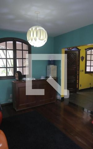 Casa à venda com 212m², 3 quartos e 4 vagasSala