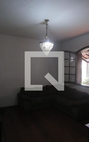 Casa à venda com 212m², 3 quartos e 4 vagasSala