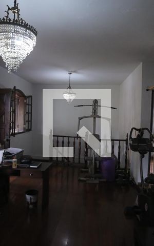 Casa à venda com 212m², 3 quartos e 4 vagasSala