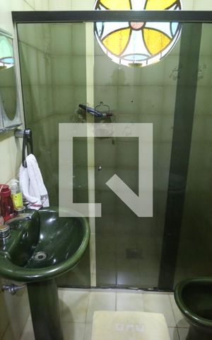 Casa à venda com 212m², 3 quartos e 4 vagasBanheiro
