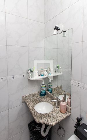 Casa à venda com 161m², 4 quartos e 3 vagas Casa à venda com 161m², 4 quartos e 3 vagasBanheiro da Suíte 1