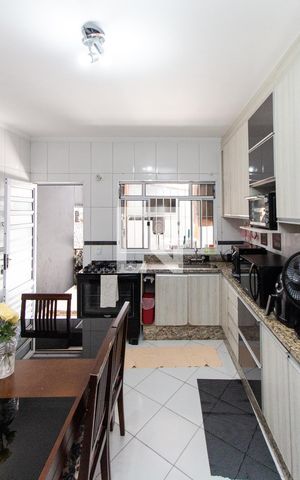 Casa à venda com 161m², 4 quartos e 3 vagas Casa à venda com 161m², 4 quartos e 3 vagasCozinha