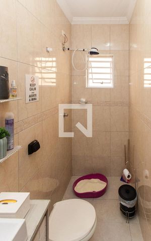 Casa à venda com 161m², 4 quartos e 3 vagas Casa à venda com 161m², 4 quartos e 3 vagasBanheiro
