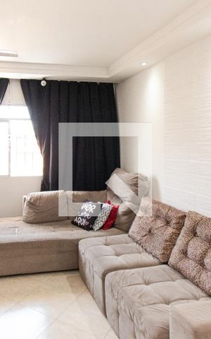 Casa à venda com 161m², 4 quartos e 3 vagas Casa à venda com 161m², 4 quartos e 3 vagasSala