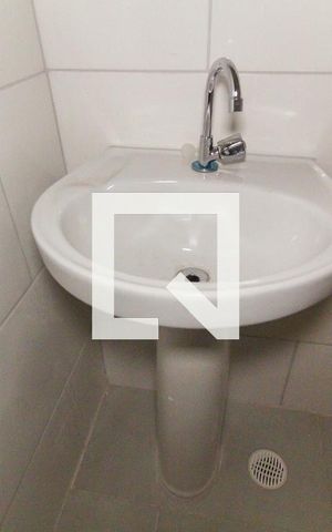 Casa para alugar com 35m², 2 quartos e sem vaga Casa para alugar com 35m², 2 quartos e sem vagaBanheiro