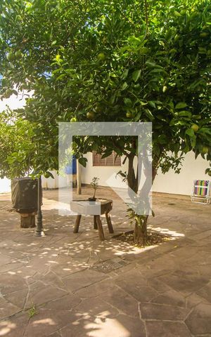 Casa à venda com 300m², 3 quartos e 4 vagas Casa à venda com 300m², 3 quartos e 4 vagasPátio