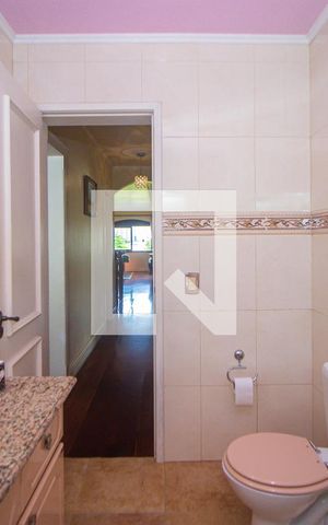 Casa à venda com 300m², 3 quartos e 4 vagas Casa à venda com 300m², 3 quartos e 4 vagasBanheiro Social