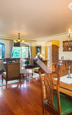 Casa à venda com 300m², 3 quartos e 4 vagas Casa à venda com 300m², 3 quartos e 4 vagasSala