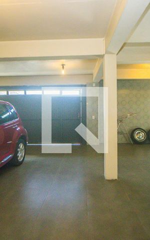 Casa à venda com 300m², 3 quartos e 4 vagas Casa à venda com 300m², 3 quartos e 4 vagasGaragem