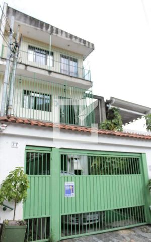 Casa à venda com 300m², 3 quartos e 8 vagasFachada