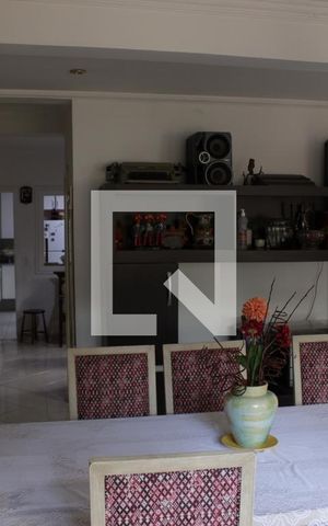 Casa à venda com 300m², 3 quartos e 8 vagasSala 1