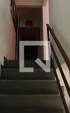 Casa à venda com 300m², 3 quartos e 8 vagasEscada
