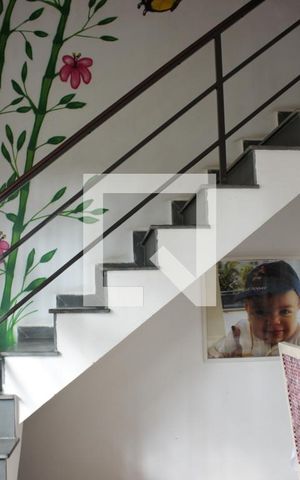 Casa à venda com 300m², 3 quartos e 8 vagasEscada