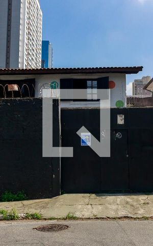 Casa à venda com 265m², 3 quartos e 4 vagas Casa à venda com 265m², 3 quartos e 4 vagasFachada