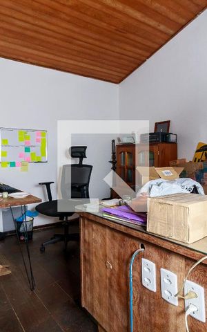 Casa à venda com 265m², 3 quartos e 4 vagas Casa à venda com 265m², 3 quartos e 4 vagasEscritório