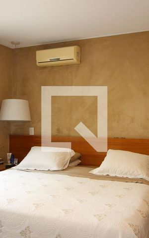Casa à venda com 700m², 4 quartos e 5 vagas Casa à venda com 700m², 4 quartos e 5 vagasSuíte master