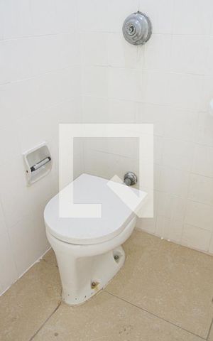 Apartamento à venda com 128m², 4 quartos e 1 vaga Apartamento à venda com 128m², 4 quartos e 1 vagaBanheiro de Serviço