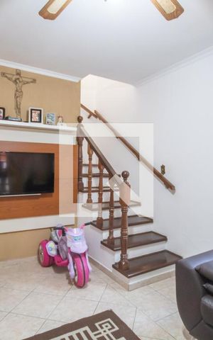 Casa à venda com 350m², 7 quartos e 4 vagas Casa à venda com 350m², 7 quartos e 4 vagasSala (Casa 2)