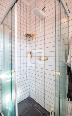 Casa à venda com 350m², 7 quartos e 4 vagas Casa à venda com 350m², 7 quartos e 4 vagasBanheiro da Suíte (Casa 1)