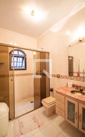 Casa à venda com 350m², 7 quartos e 4 vagas Casa à venda com 350m², 7 quartos e 4 vagasBanheiro 2 (Casa 1)