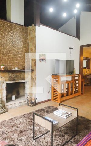 Casa à venda com 388m², 4 quartos e 3 vagasSala