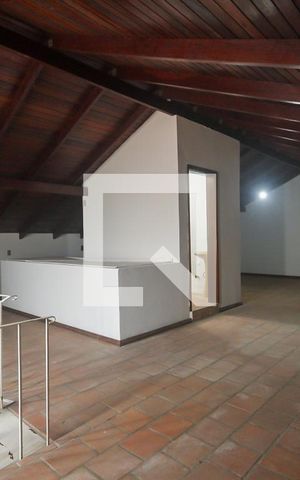 Casa à venda com 388m², 4 quartos e 3 vagasSótão
