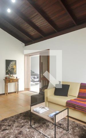 Casa à venda com 388m², 4 quartos e 3 vagasSala