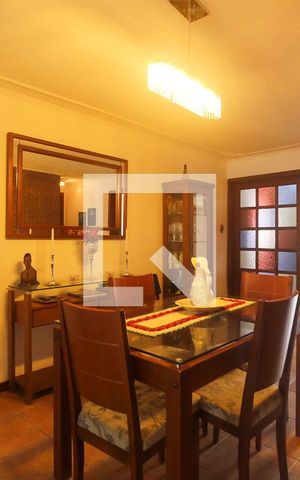 Casa à venda com 388m², 4 quartos e 3 vagasSala