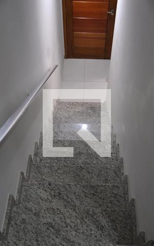 Casa de condomínio para alugar com 60m², 2 quartos e 1 vagaEscada