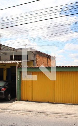 Casa à venda com 170m², 2 quartos e 4 vagasFachada
