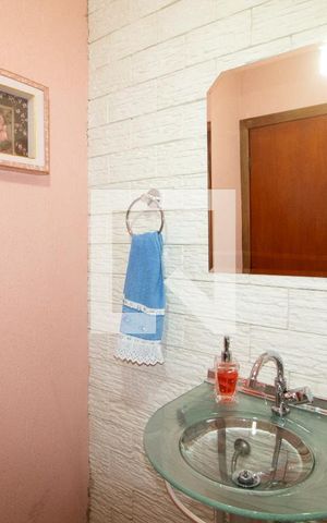Casa à venda com 400m², 6 quartos e 5 vagas Casa à venda com 400m², 6 quartos e 5 vagasLavabo