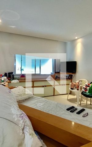 Apartamento à venda com 300m², 4 quartos e 4 vagas Apartamento à venda com 300m², 4 quartos e 4 vagasQuarto