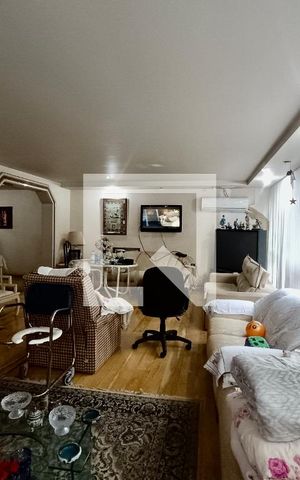 Apartamento à venda com 300m², 4 quartos e 4 vagas Apartamento à venda com 300m², 4 quartos e 4 vagasSala