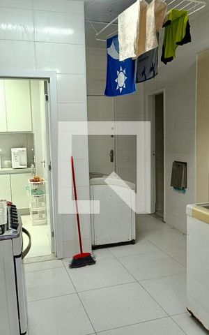 Apartamento à venda com 300m², 4 quartos e 4 vagas Apartamento à venda com 300m², 4 quartos e 4 vagasÁrea serviço