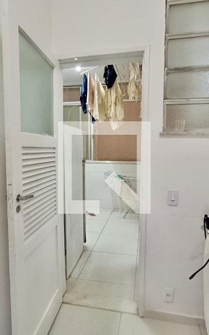 Apartamento à venda com 300m², 4 quartos e 4 vagas Apartamento à venda com 300m², 4 quartos e 4 vagasQuarto serviço