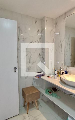Apartamento à venda com 300m², 4 quartos e 4 vagas Apartamento à venda com 300m², 4 quartos e 4 vagasSuíte banheiro