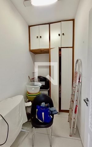 Apartamento à venda com 300m², 4 quartos e 4 vagas Apartamento à venda com 300m², 4 quartos e 4 vagasQuarto serviço