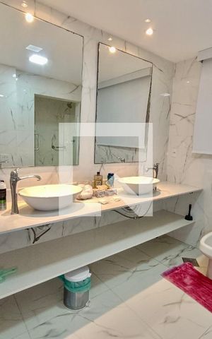 Apartamento à venda com 300m², 4 quartos e 4 vagas Apartamento à venda com 300m², 4 quartos e 4 vagasSuíte banheiro