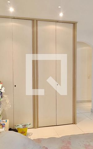 Apartamento à venda com 300m², 4 quartos e 4 vagas Apartamento à venda com 300m², 4 quartos e 4 vagasSuíte