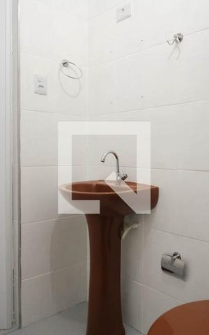Casa para alugar com 60m², 1 quarto e sem vaga Casa para alugar com 60m², 1 quarto e sem vagaBanheiro