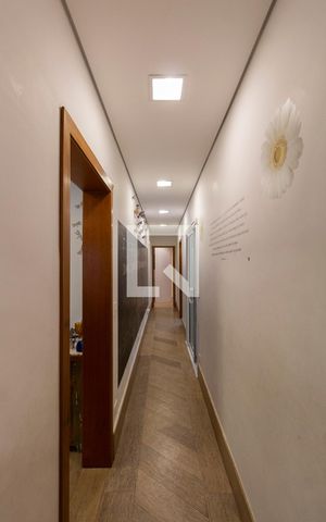 Casa à venda com 350m², 3 quartos e 8 vagas Casa à venda com 350m², 3 quartos e 8 vagasCorredor