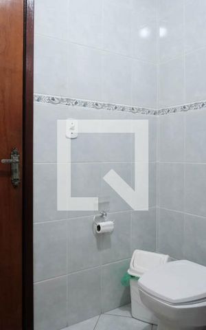 Casa à venda com 320m², 4 quartos e 4 vagas Casa à venda com 320m², 4 quartos e 4 vagasBanheiro
