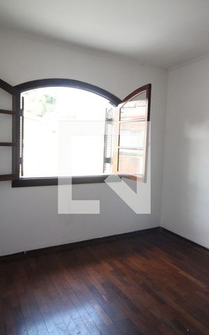 Casa à venda com 300m², 5 quartos e 3 vagas Casa à venda com 300m², 5 quartos e 3 vagasQuarto 1