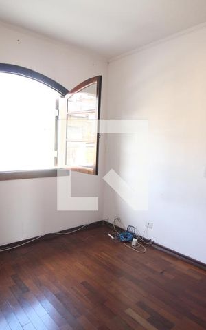 Casa à venda com 300m², 5 quartos e 3 vagas Casa à venda com 300m², 5 quartos e 3 vagasQuarto 1