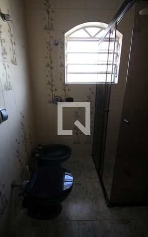 Casa à venda com 300m², 5 quartos e 3 vagas Casa à venda com 300m², 5 quartos e 3 vagasBanheiro 1