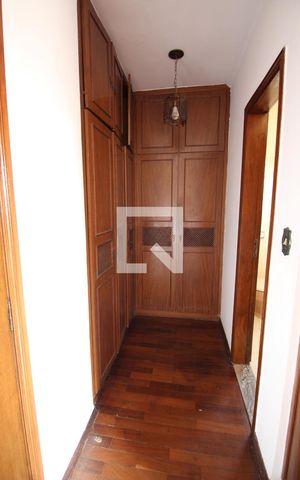 Casa à venda com 300m², 5 quartos e 3 vagas Casa à venda com 300m², 5 quartos e 3 vagasSuite 1