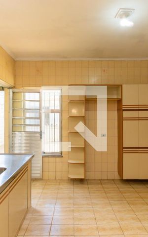 Casa à venda com 240m², 4 quartos e sem vaga Casa à venda com 240m², 4 quartos e sem vagaCozinha