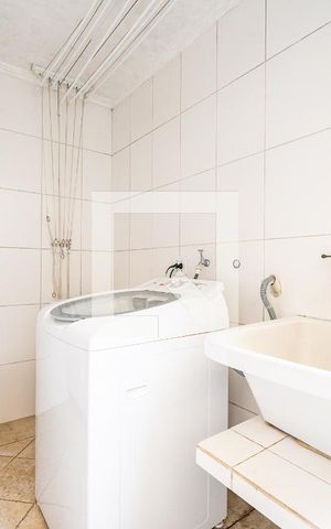 Casa à venda com 600m², 4 quartos e 6 vagas Casa à venda com 600m², 4 quartos e 6 vagasLavanderia