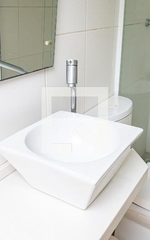 Casa à venda com 600m², 4 quartos e 6 vagas Casa à venda com 600m², 4 quartos e 6 vagasBanheiro de Serviço