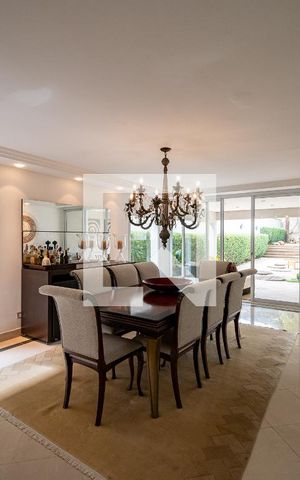 Casa à venda com 600m², 4 quartos e 6 vagas Casa à venda com 600m², 4 quartos e 6 vagasSala
